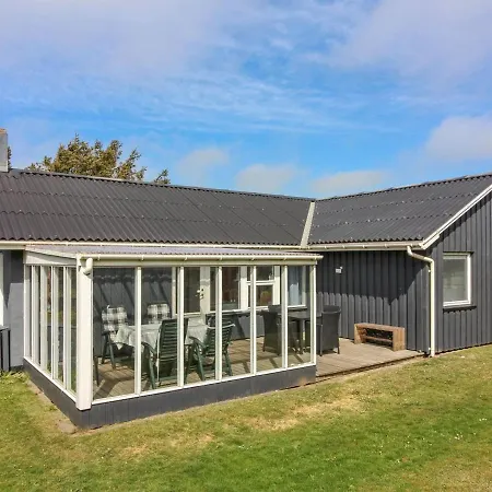 Hellin - 300m From The Sea By Interhome