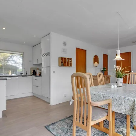 Holiday home Hellin - 300m From The Sea By Interhome Lokken